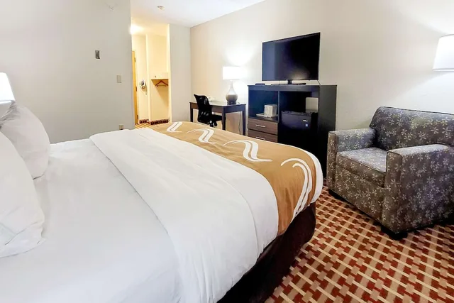 غرفة قياسية بسرير كينج، Quality Inn Suites Marion 3/9