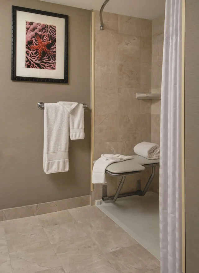 غرفة بسرير كينج لذوي الإعاقة، Embassy Suites by Hilton West Palm Beach Central 6/6