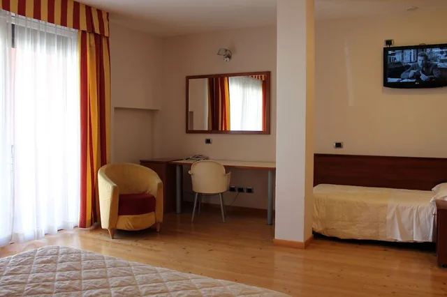 Room, Triple, 1 Queen and 1 Single Bed, Rubicone 3/6
