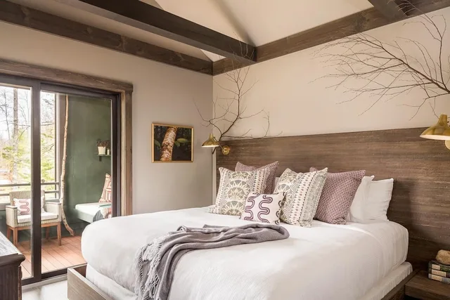 Tree Top, Suite, 1 King and 2 Queen Beds، Hidden Pond 2/3