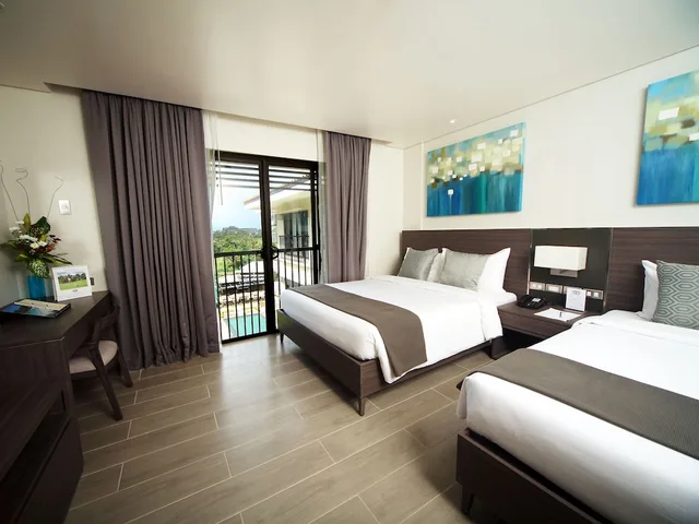 جناح غراند عائلي بسرير كينج وسريرين كوين، Fairways And Bluewater Newcoast Boracay 1/3