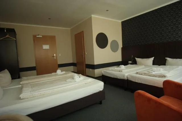 غرفة ثلاثية، GS Hotel 3/9