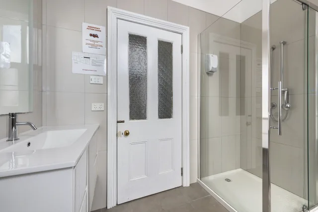 Room, Double Bed, Shared Bathroom, The Empire Hotel 2/2
