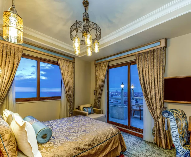 غرفة سيغنتشر بسرير كينج بإطلالة على المدينة بشرفة، Sultanhan Hotel 2/3