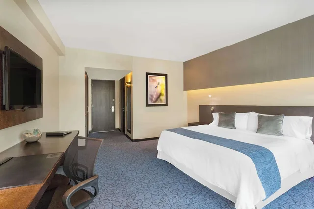 غرفة بزنس بسرير كينج بإطلالة على المدينة، Wyndham Guayaquil Puerto Santa Ana 4/8