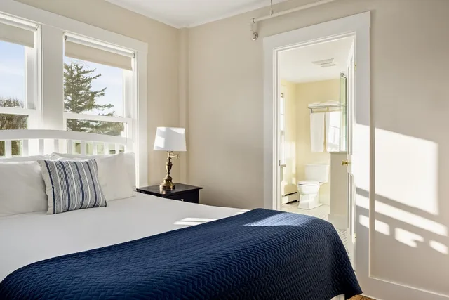 Inner, Standard, Queen Bed, Harbour View، East Wind Inn 1/2