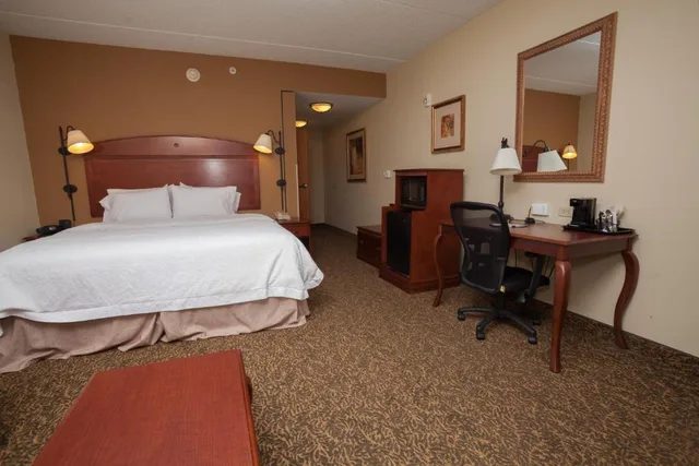 جناح، Hampton Inn Oneonta 1/1
