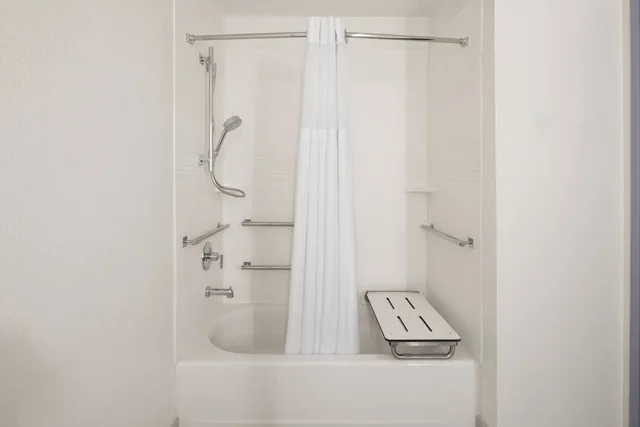 غرفة قياسية بسريرين مزدوجين لذوي الإعاقة، Holiday Inn Express Boston South Brockton 10/10