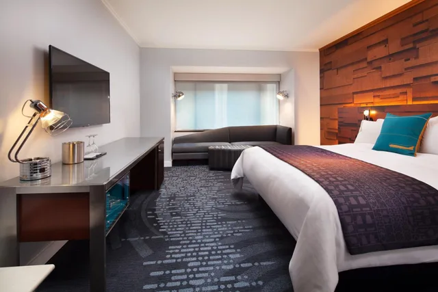 Spectacular, Guest Room, King Bed, Skyline View, High Floor، W Seattle 2/4
