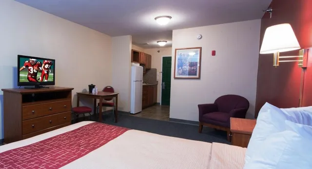 جناح بسرير كينج لذوي الإعاقة، Red Roof Inn And Suites Dickinson 4/8