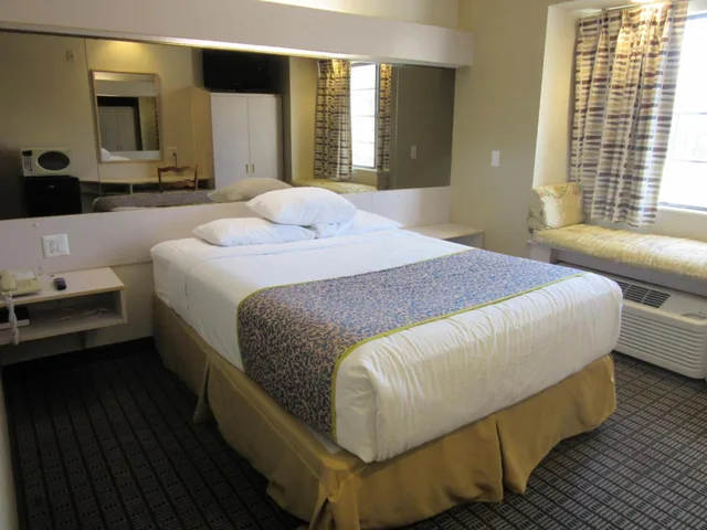جناح بسرير كوين لذوي الإعاقة، Travelodge by Wyndham Arlington/Dallas Area 4/8