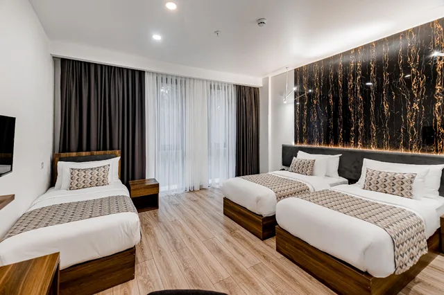 غرفة ثلاثية بسرير فردي، Kutaisi Inn 1/2