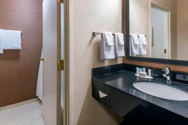 غرفة بسريرين كوين، Fairfield Inn Kansas City Downtown Union Hill By Marriott 2/3