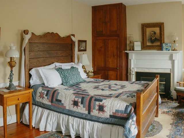 Charlie, Standard, Queen Bed، Cave Hill Farm Bed and Breakfast 1/3
