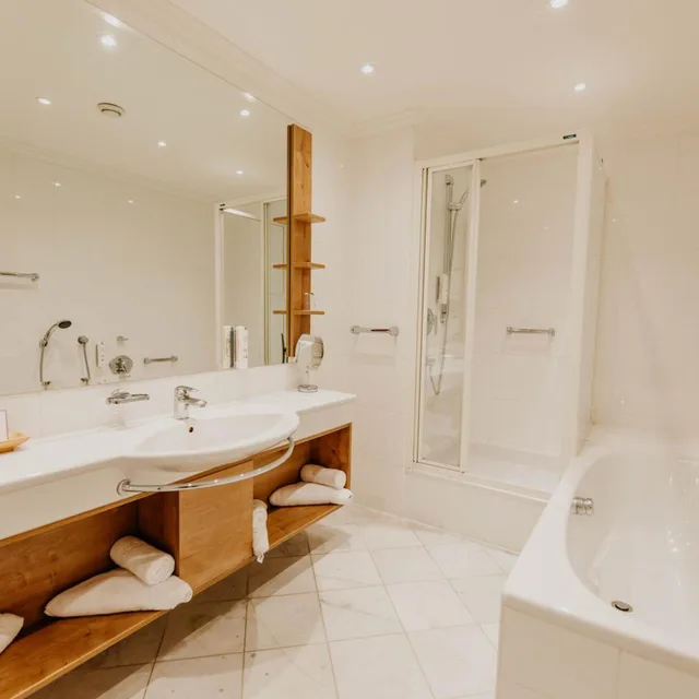 جناح بشرفة بغرفتي نوم، Post Seefeld - Wellnesshotel Tirol 4/4