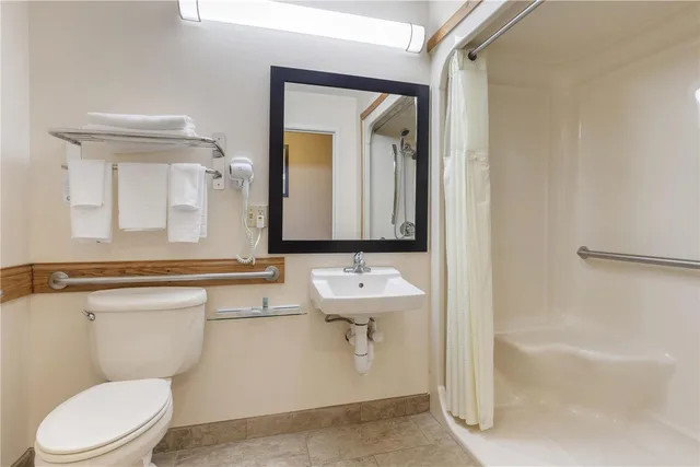 Room, Queen Bed, Accessible, Best Western Parsons Inn 4/4