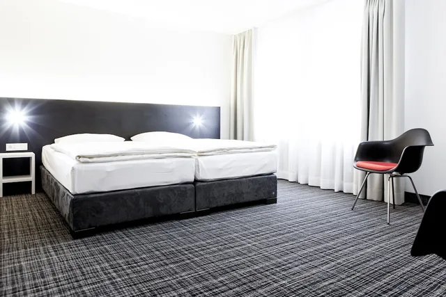 Standard, King Bed, Comfor Hotel 2/10