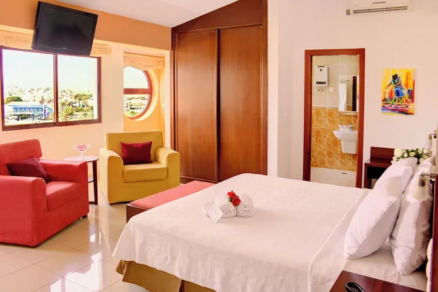 Suite, Double Bed, 2 Sofa, Balcony, Hotel LIVVO Don Paco 9/10