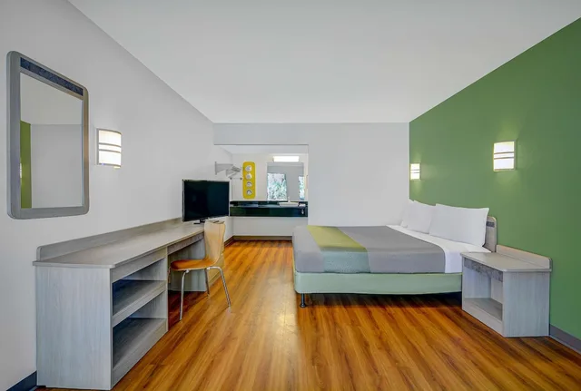 غرفة قياسية بسرير كينج، Motel6 Tallahassee, FL - Downtown 2/4