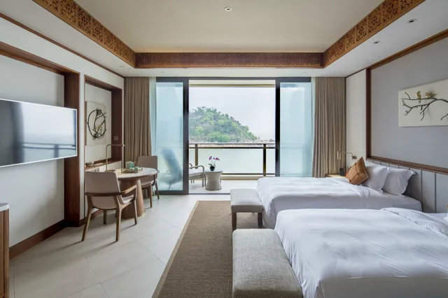 غرفة بسريرين مزدوجين بإطلالة على البحر، Angsana Zhuhai Phoenix Bay 1/4