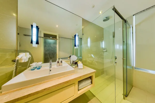 غرفة بريميوم ثلاثية بسرير كينج وسرير فردي، Sea Links Beach Hotel 3/3