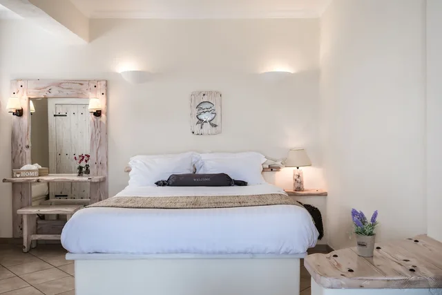 جناح جونيور بشرفة، ATHERMI SUITES 2/4