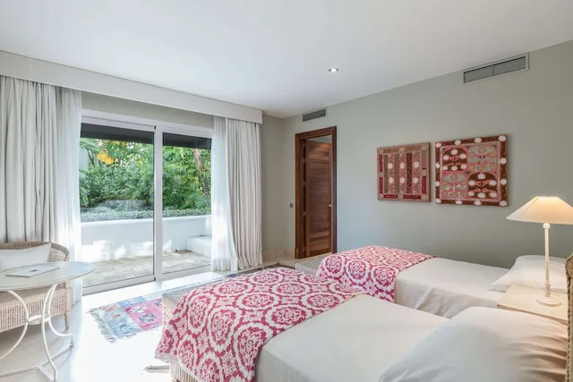فيلا فاخرة بسريرين كينج بغرفتي نوم، Finca Cortesin Golf And Spa 1/6