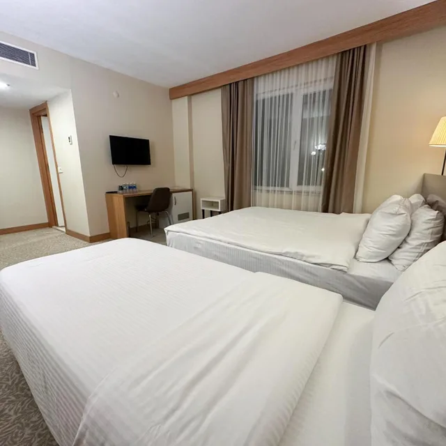 جناح بشرفة، Trakya City Hotel 4/10