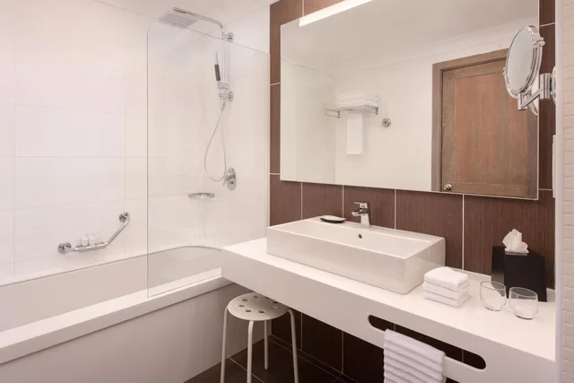 جناح تنفيذي بسرير كينج بإطلالة على البحر، The Westin Dragonara Resort Malta 3/5