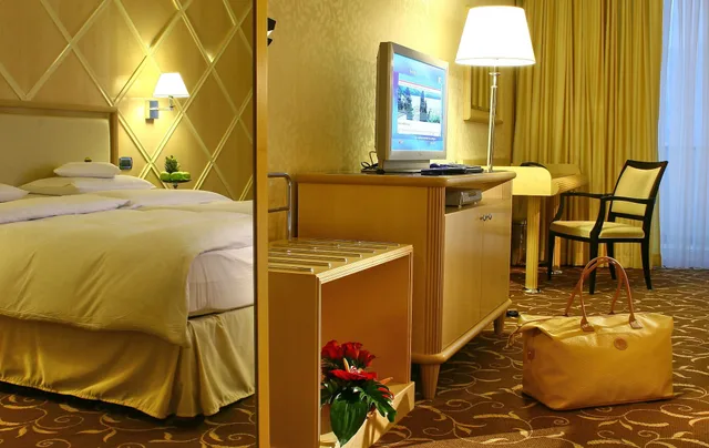 غرفة بريميوم بسرير كينج بإطلالة على البحر بشرفة مع أريكة، Splendid Conference Spa Resort 2/4