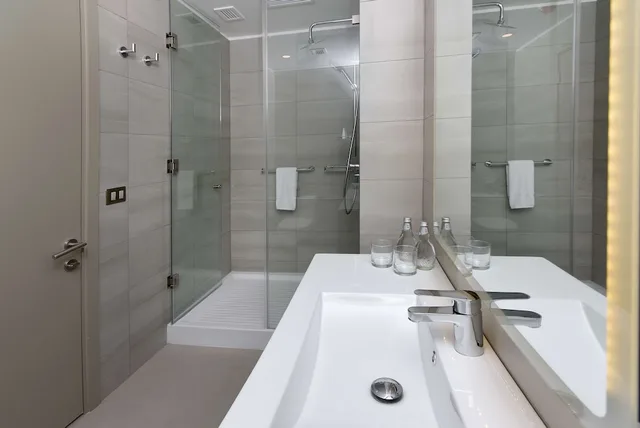 غرفة قياسية بسرير كينج لذوي الإعاقة، Best Western Ferrat 6/6