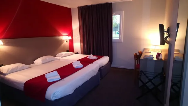 غرفة ثلاثية بسرير كوين وسرير فردي، Hotel the Originals Dax Nord Les Bruyeres 4/6