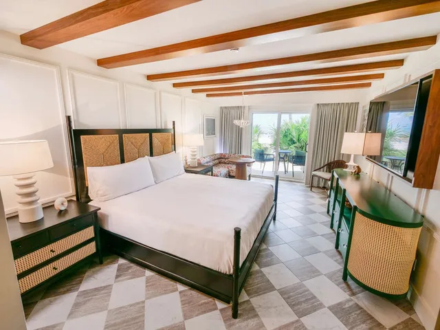 Suite, King Bed, Key West View, Bathtub, Accessible، Casa Marina Key West, Curio Collection by Hilton 1/2