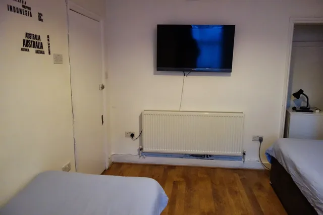 Standard, Twin Beds, Saint James Backpackers 4/10