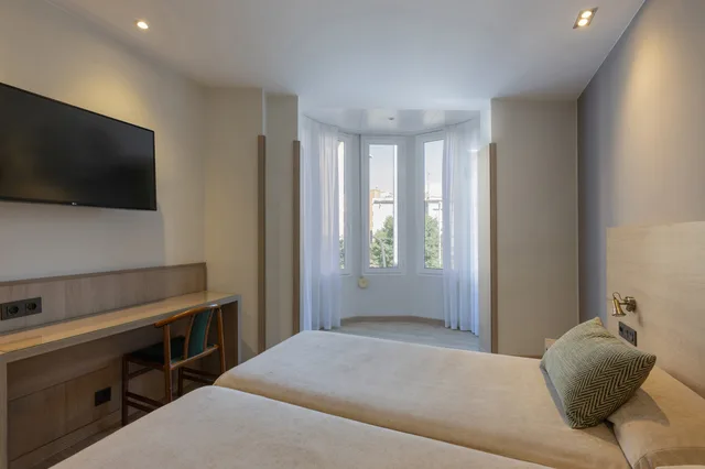 Room, Twin Beds, Casanova 6/10