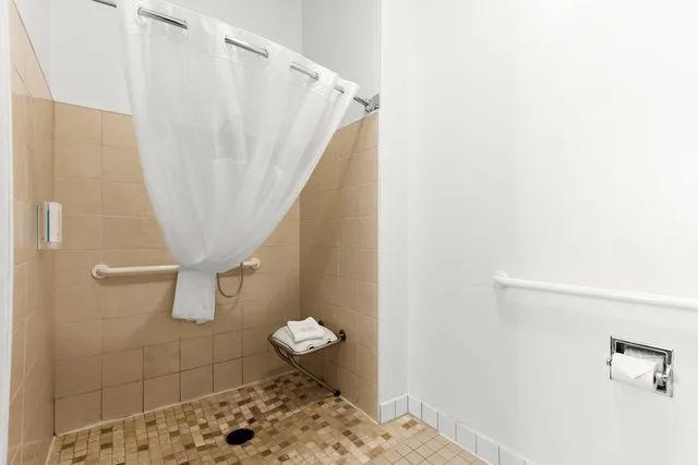 جناح كومفورت بسرير كينج مع أريكة، Clarion Suites Anchorage Downtown 9/9