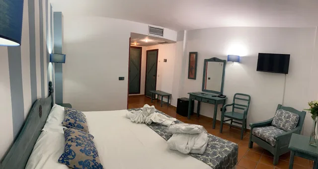 Suite, King Bed, Bathtub, Hotel Almagro 1/4