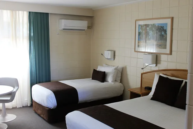Deluxe, Single, Queen Bed, Hospitality Inn Geraldton SureStay Collection by Best Western 6/9