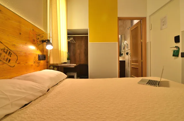 Standard, Double Bed, Far Home Atocha 1/2