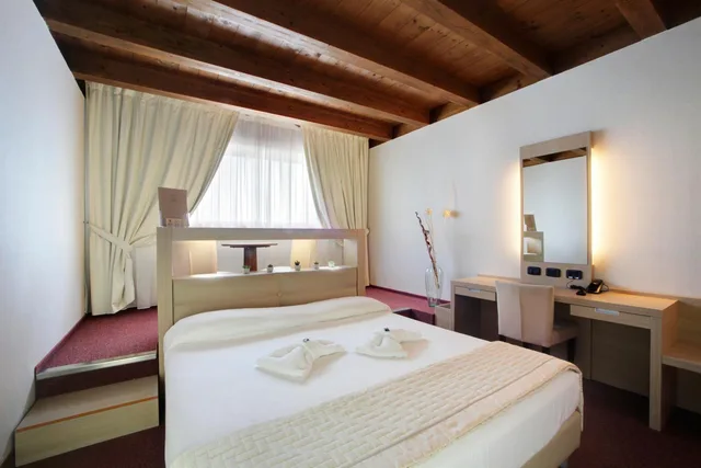 غرفة رومانسية بسرير مزدوج، Cocca Hotel Royal Thai SPA 1/1