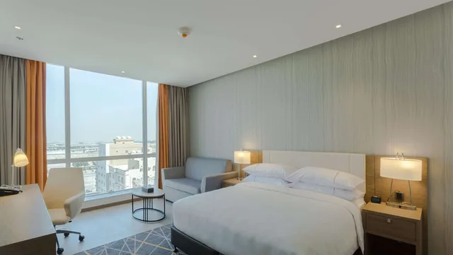 غرفة ديلوكس بسرير كينج، فندق كلاريون مطار جدة(Clarion Hotel Jeddah Airport) 2/10