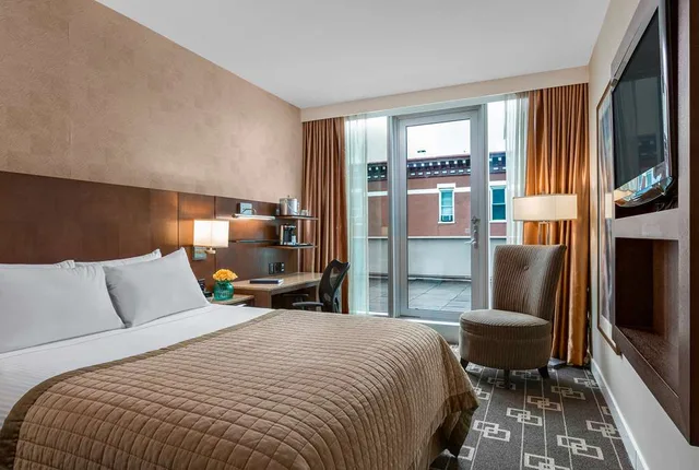 غرفة قياسية بسرير مزدوج، Wyndham Garden Chinatown Hotel 1/5