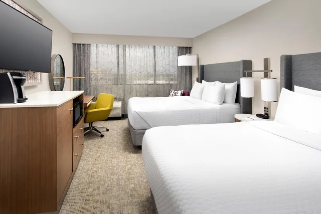 غرفة قياسية بسرير مزدوج، Crowne Plaza San Antonio Airport 2/4