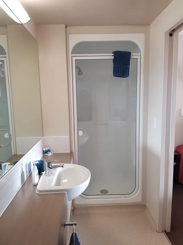 استوديو بسرير كينج، Cranford Oak Motel 7/9