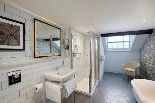 Suite, Double Bed, Attic، Elmbank York, Tapestry Collection by Hilton 6/7
