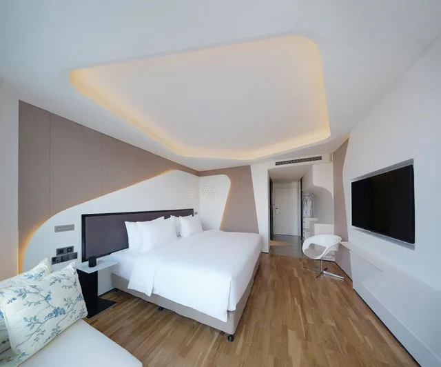 Executive, King Bed, Queen Bed, Fly Zoo Hotel 1/2