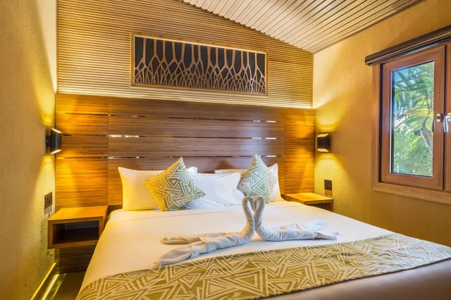 كوخ سوبيريور بسرير كينج وسريرين منفصلين بإطلالة على الحديقة بغرفتي نوم، Kokomo Botanical Resort 1/4