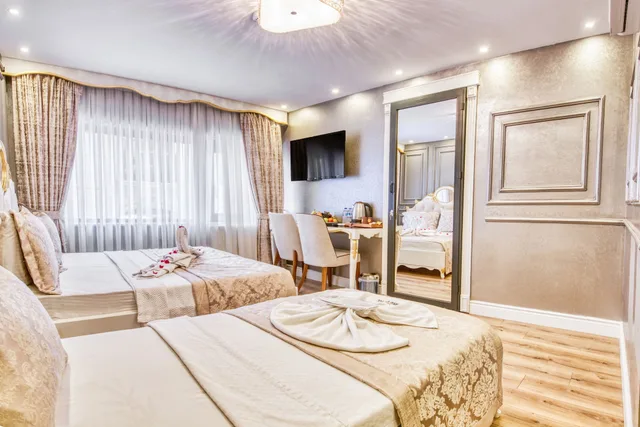 Family, 1 Single and 2 Queen Beds، Sirkeci Ersu Hotel 5/10
