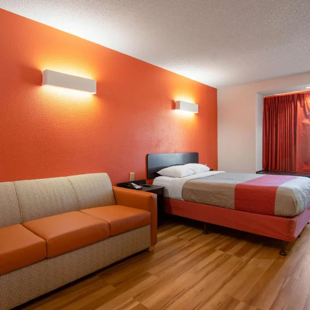 غرفة بسرير كوين، Motel6 El Paso, TX - Southeast 1/10