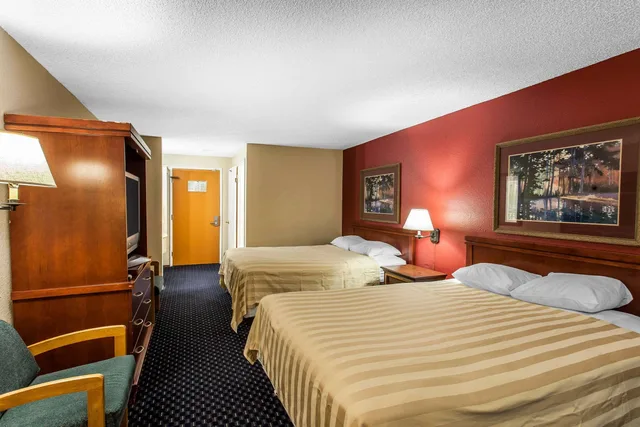 غرفة بسريرين كوين، Rodeway Inn Seattle Airport 1/4